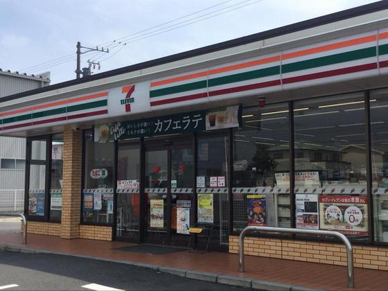 コンビニ　セブンイレブン鈴鹿中旭が丘１丁目（コンビニ）まで725m