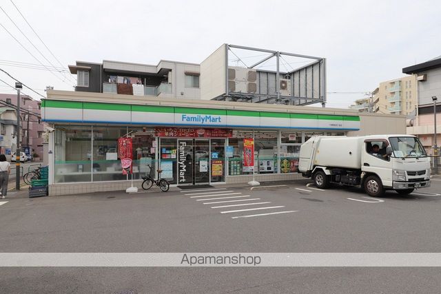 コンビニ　ファミリーマート（コンビニ）まで134m