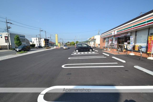 コンビニ　セブンイレブン（コンビニ）まで272m