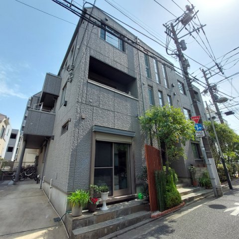 建物外観　お電話でお問い合わせ頂きますとスムーズに対応可能です＾＾