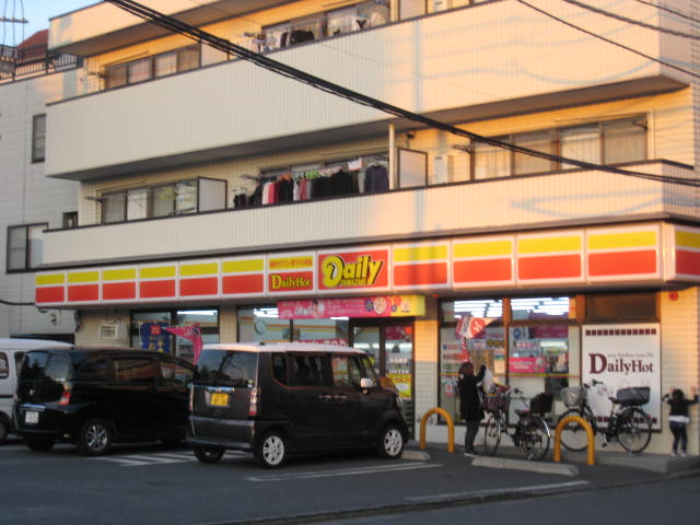 コンビニ　デイリーヤマザキ 足立江北3丁目店（コンビニ）まで455m