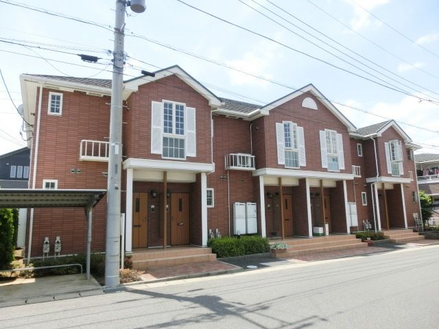建物外観　前面すっきりしているので日当たり良好な物件です