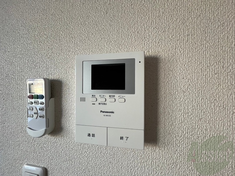 セキュリティ　ＴＶモニター付インターホンです。来客者の顔が見えるので安心！