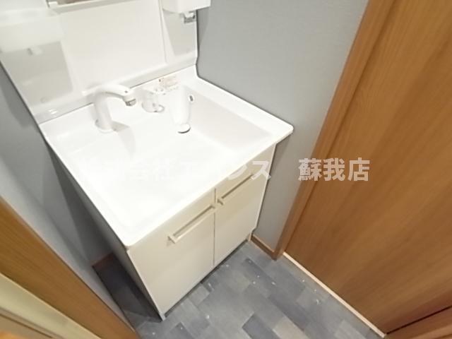 洗面設備　スペースが確保できる洗面所です