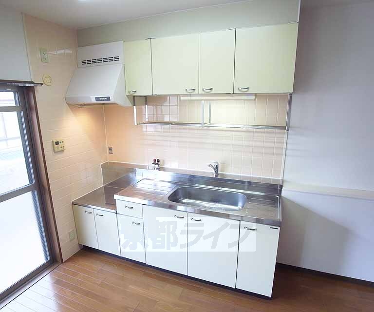 キッチン　調理スペースもあって使いやすいですね