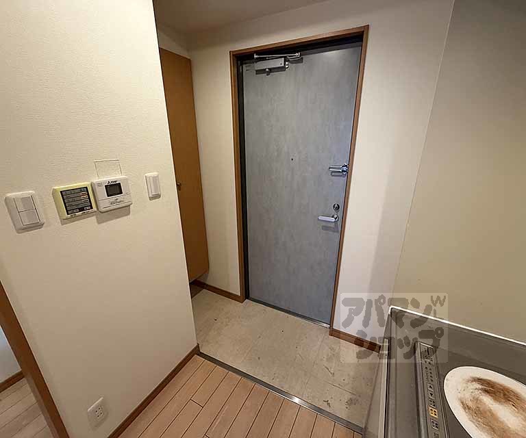 メディナ三条室町の玄関写真