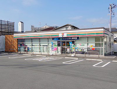 コンビニ　セブンイレブン広島三筋1丁目店（コンビニ）まで542m