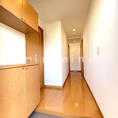 玄関　※写真は別号室のものですので現状優先させていただきます。