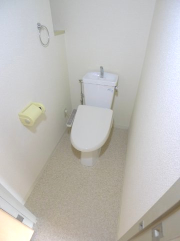 地下鉄鶴舞線 上前津駅 徒歩3分 8階建 築33年のトイレ写真