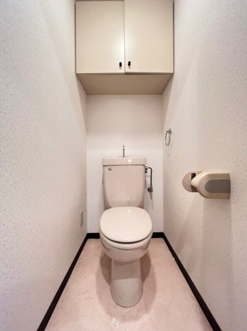 トイレ　別号室の写真です。ご参考までに