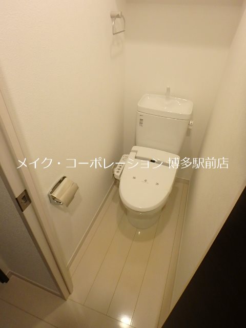 西鉄天神大牟田線 薬院駅 徒歩3分 10階建 築14年のトイレ写真