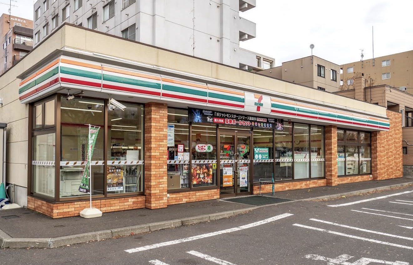 コンビニ　セブンイレブン札幌北17条店（コンビニ）まで262m