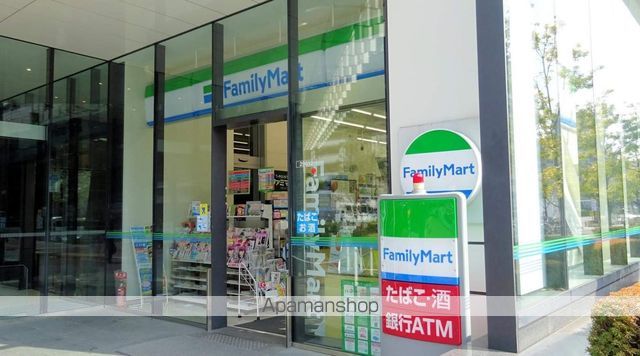 コンビニ　ファミリーマート（コンビニ）まで600m