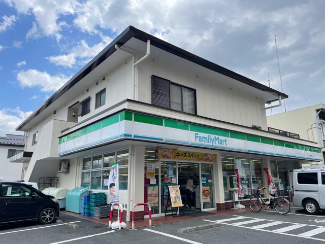 コンビニ　ファミリーマート（コンビニ）まで90m