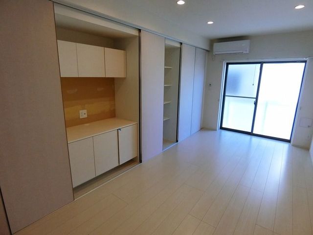 リブリ・杉田IIの居間写真