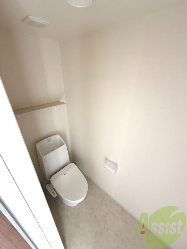 トイレ　こちらがトイレです。シンプルで使いやすそうですね！