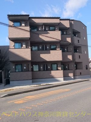 建物外観　2018年完成のオートロック付き物件です。