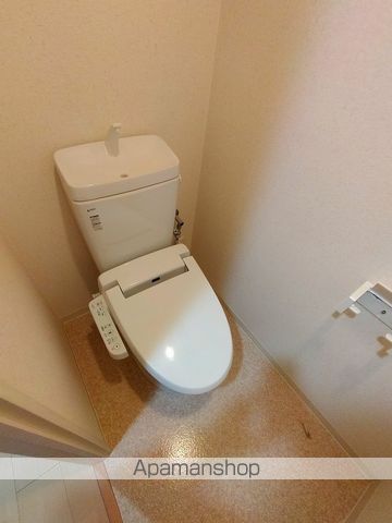 地下鉄御堂筋線 江坂駅 徒歩13分 8階建 築15年のトイレ写真