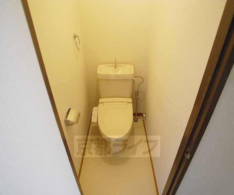 トイレ　じっくり考え事もできそうですね。
