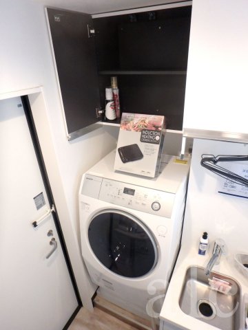 その他部屋・スペース　玄関横　嬉しい乾燥機付き全自動洗濯機つき。置いてあるのはIH