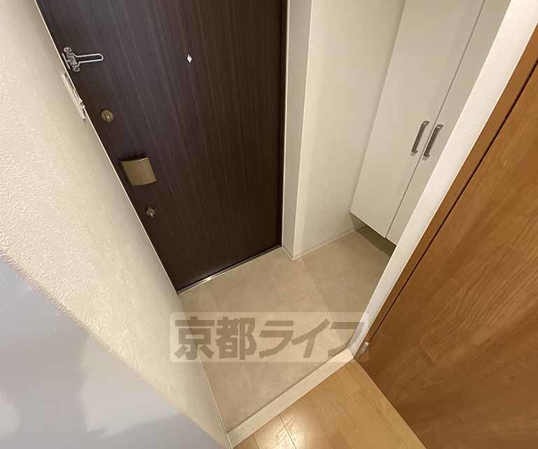 玄関　玄関収納あります。
