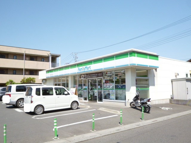 コンビニ　ファミリーマート　越谷七左町二丁目店（コンビニ）まで240m