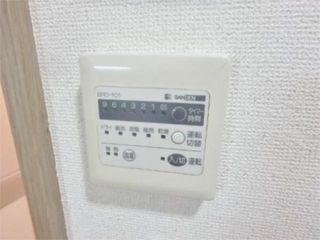 バス・シャワールーム　給湯器