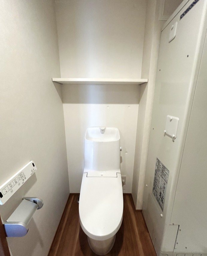 東急東横線 中目黒駅 徒歩9分 5階建 築4年のトイレ写真