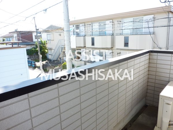 バルコニー　写真：設備同仕様の別号室です