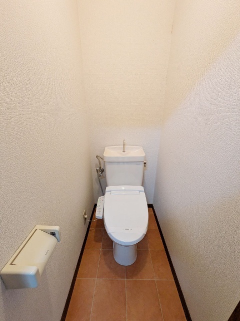 トイレ　類似室内