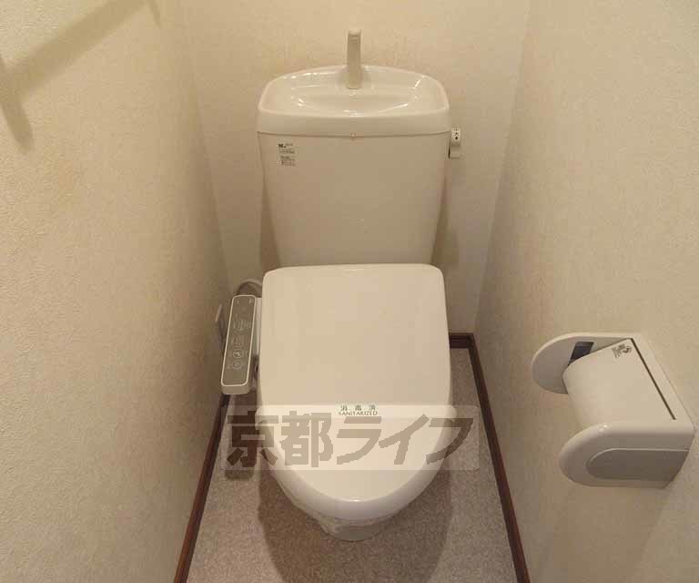 トイレ　温水洗浄便座付きです。