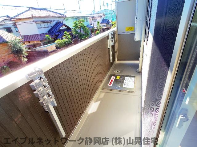 バルコニー　陽当たり良好なバルコニーです