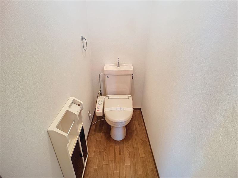 トイレ　※別の部屋の写真です。(反転タイプ)