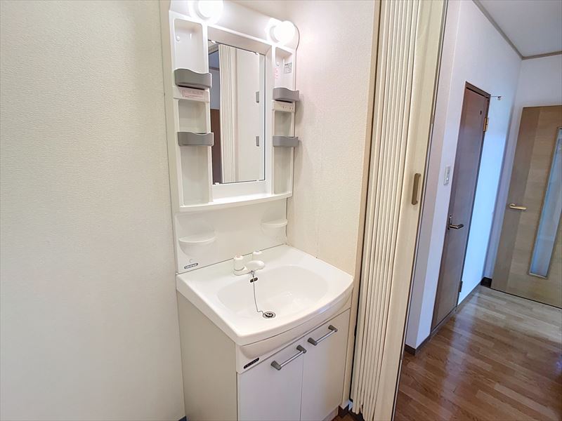 洗面設備　※別の部屋の写真です。(反転タイプ)