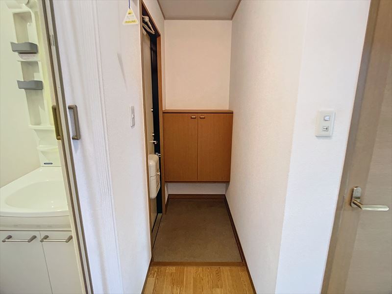 玄関　※別の部屋の写真です。(反転タイプ)