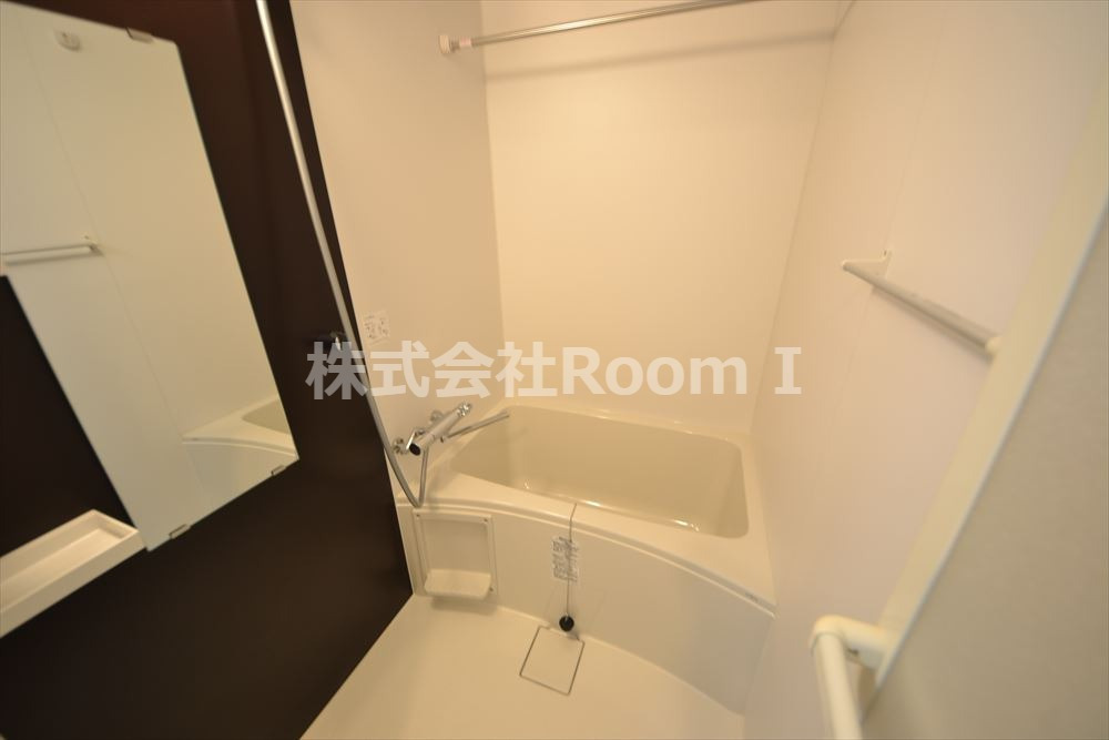 バス・シャワールーム　コンパクトで使いやすいお風呂です