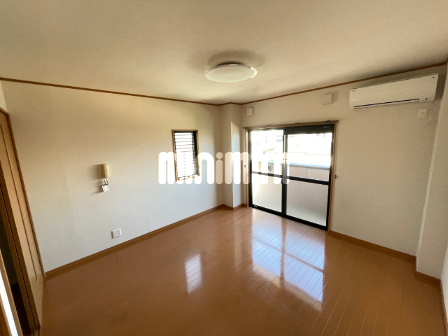 居室・リビング　広めの居室です