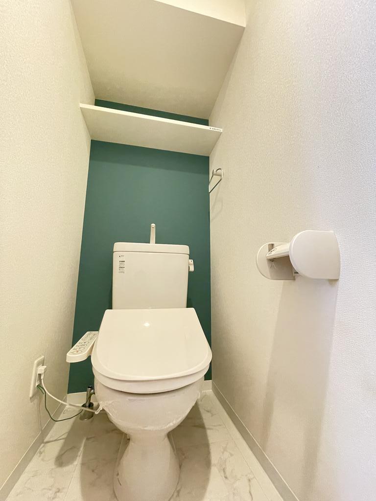 トイレ　落ち着いた色調のトイレ