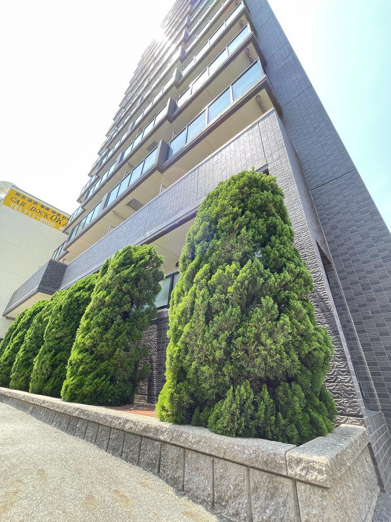 建物外観　しっかりとした建物