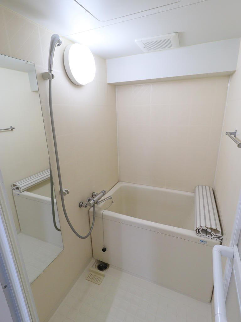 バス・シャワールーム　ゆったり浴槽！