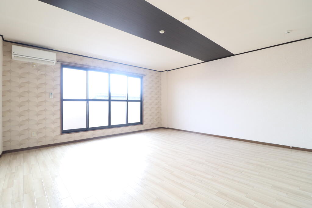 居室・リビング　な、なんと15帖の洋室です！