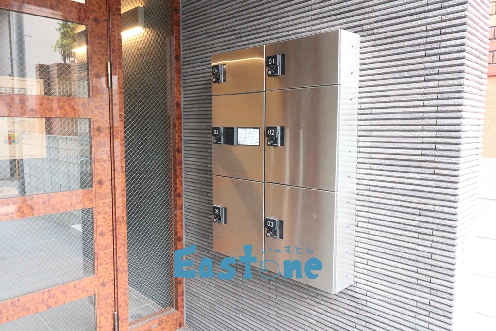 エントランス　宅配ボックス付きが嬉しい♪