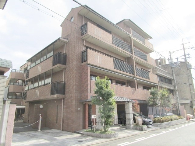 京都市上京区清和院町のマンションの建物外観