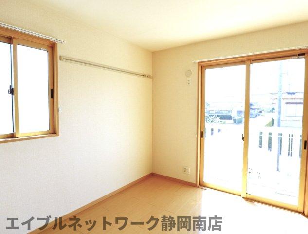 その他　明るい洋室です