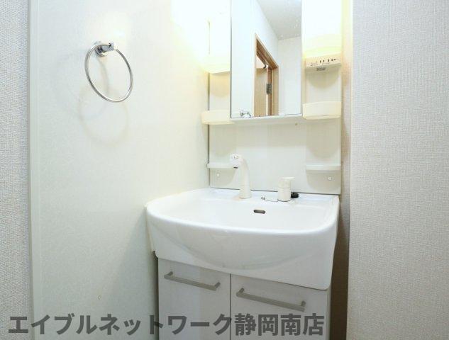 洗面設備　使いやすい洗面所です