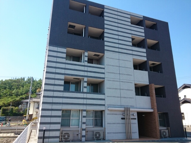 姫路市飾磨区山崎のマンションの建物外観