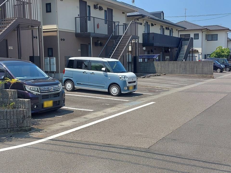 【東温市野田のアパートの駐車場】