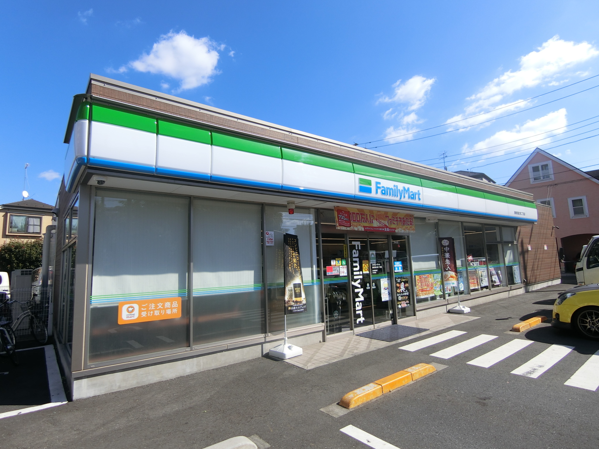 コンビニ　ファミリーマート東伏見四丁目店（コンビニ）まで89m