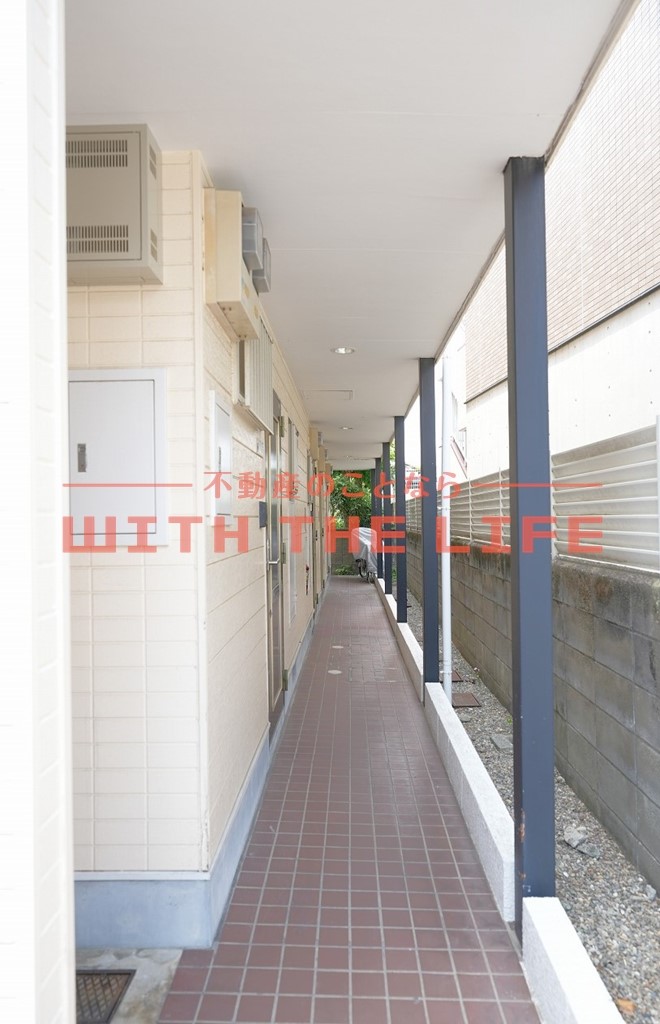 エントランス　ゆとりのあるエントランスです