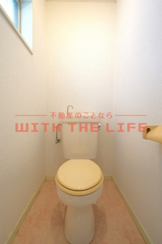 トイレ　落ち着いた色調のトイレです